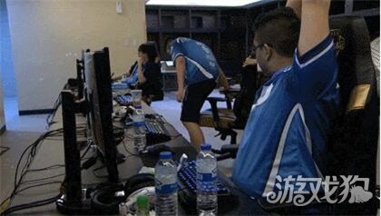 电竞椅将拍卖 堪称艺术品PG电子DOTA2知名(图2)